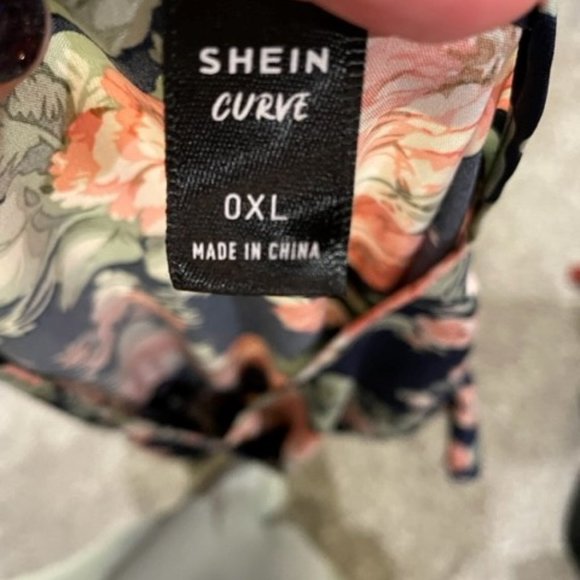 SHEIN Curve Navy and Pink Floral Flutter Sleeve Dress - Size 0XL - Picture 3 of 3